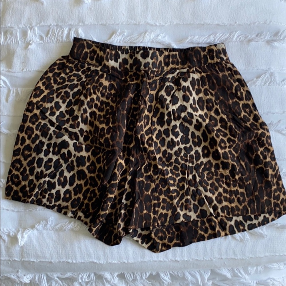 HIGH WAISTED LEOPARD SHORTS